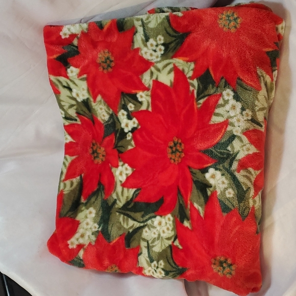 Christmas Poinsettia Throw Blanket Very Soft Noble House - Picture 1 of 4